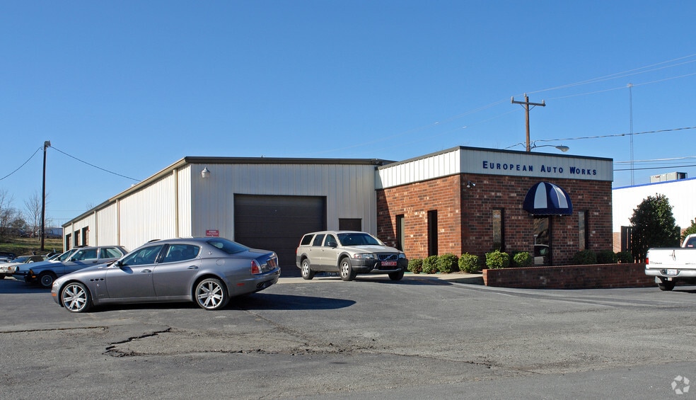 Primary Photo Of 600 Tipton Pl, Greensboro Flex For Lease