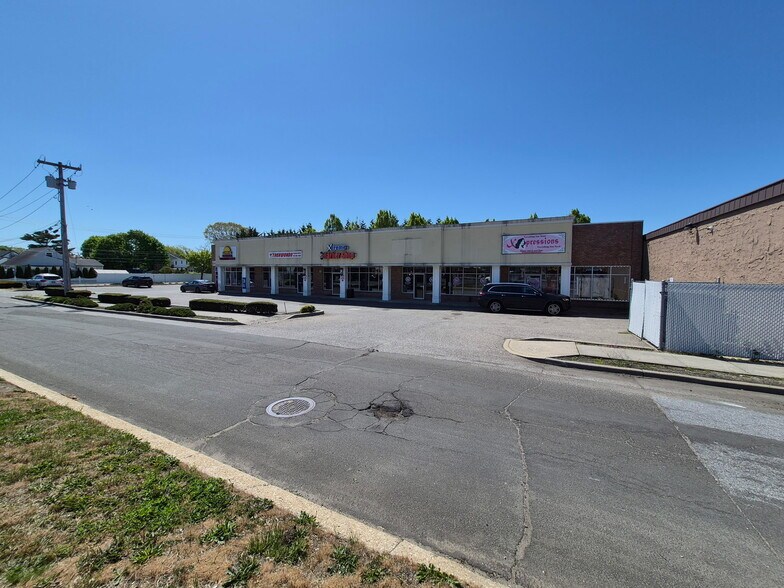 More Photos Of 411 40th St, Lindenhurst Unknown For Lease