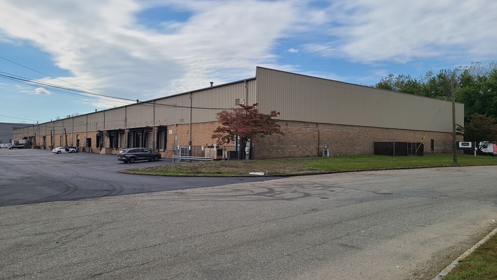 Primary Photo Of 25 Commerce Rd, Fairfield Warehouse For Lease