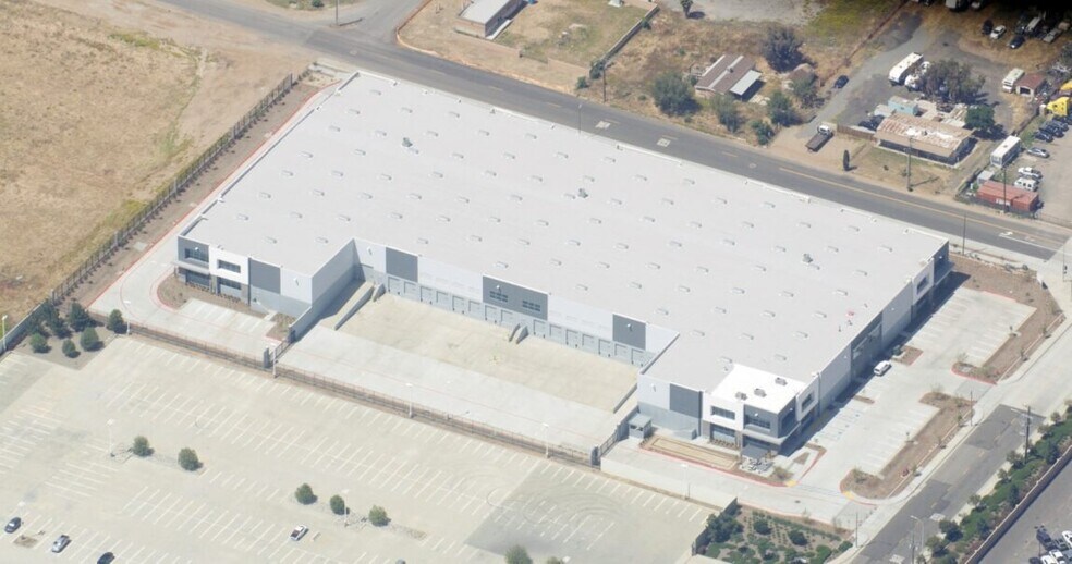 More Photos Of 675 W Nance St, Perris Warehouse For Lease