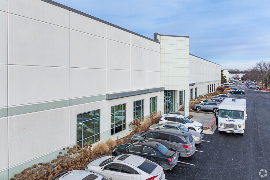 More Photos Of 2012 Corporate Ln, Naperville Manufacturing For Lease