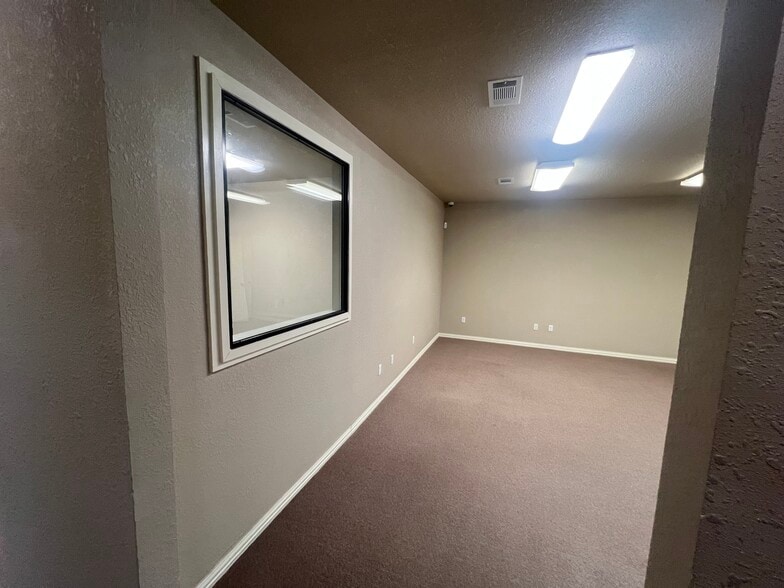 More Photos Of 1503 W Stan Schlueter Loop, Killeen Industrial For Lease
