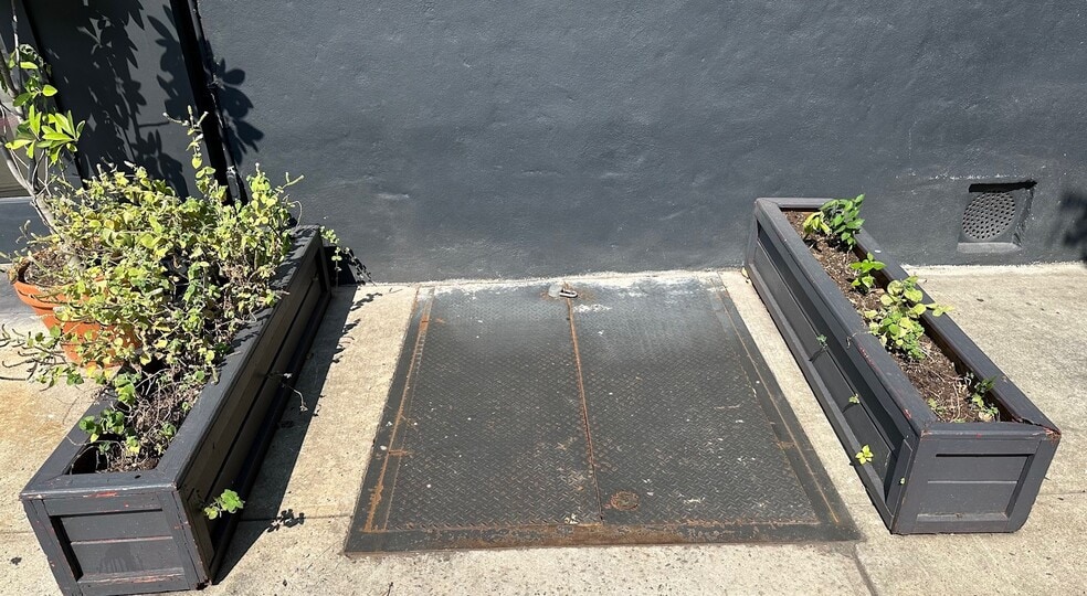 More Photos Of 241 Smith St, Brooklyn Storefront Retail Residential For Lease