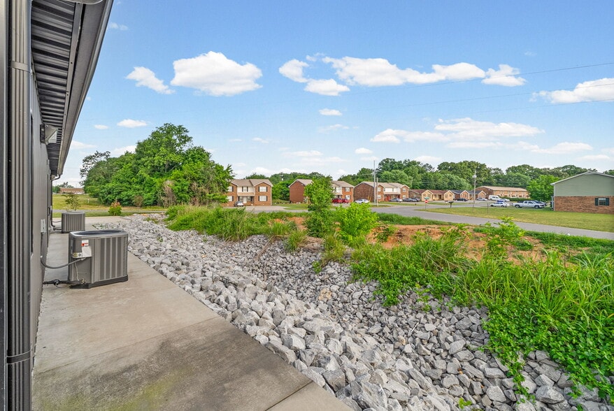 More Photos Of 159 Darlene Dr, Clarksville Office For Lease