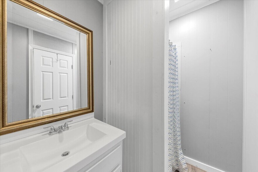 More Photos Of 6071 N Main St SE, Acworth Flex For Sale