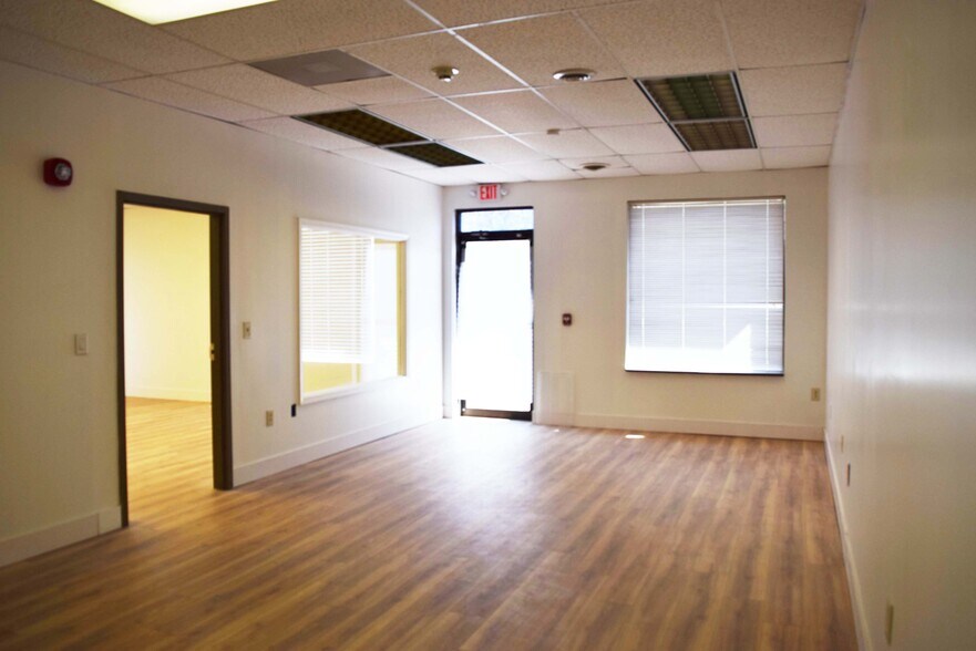 More Photos Of 5600 Raytown Rd, Raytown Office For Sale