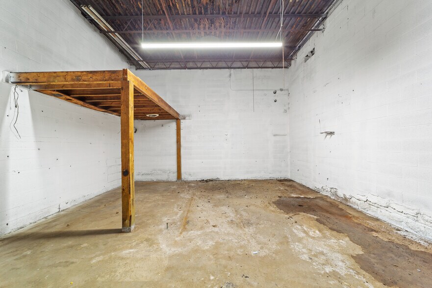 More Photos Of 1830 Superior Ave, Cleveland Flex For Sale