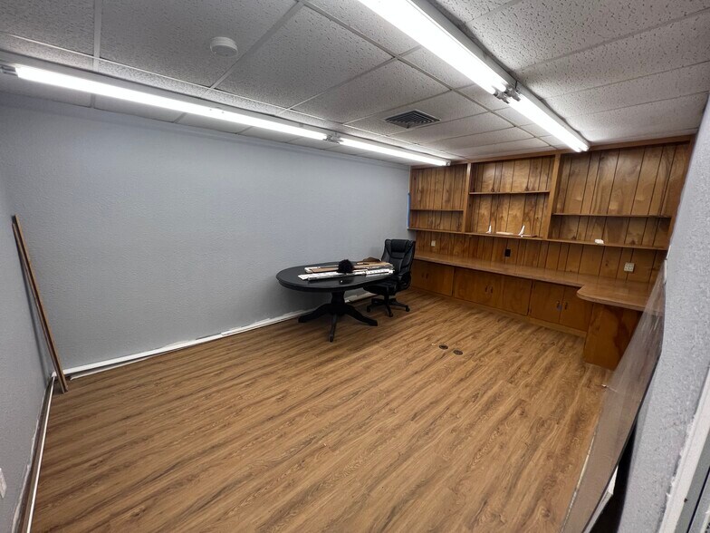 More Photos Of 810 E Main Ave, Robstown Office For Lease