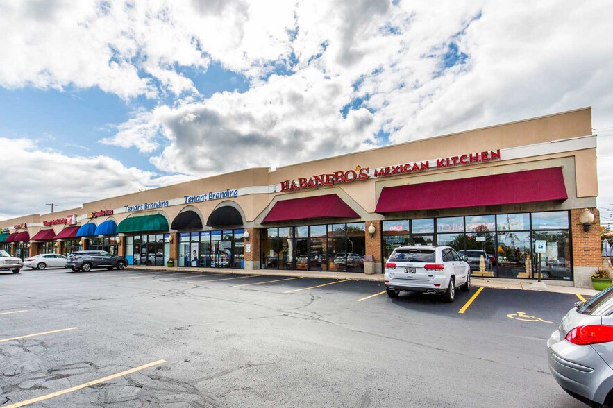 More Photos Of 801-869 N Mayfair Rd, Wauwatosa General Retail For Lease