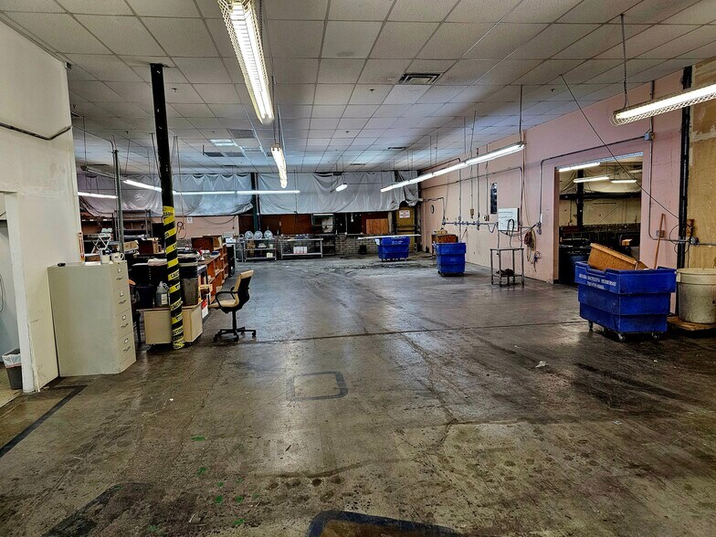 More Photos Of 2908 S Highland Dr, Las Vegas Warehouse For Lease
