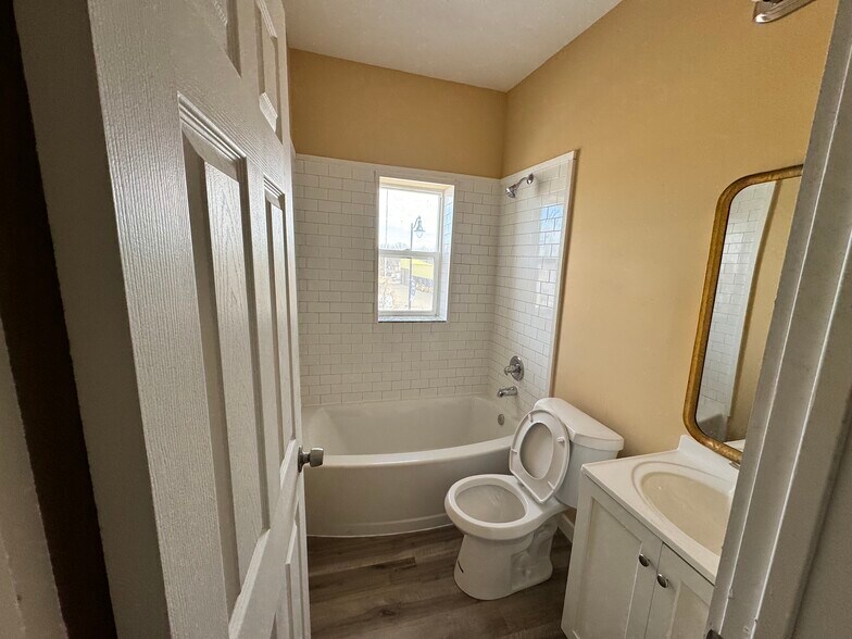 More Photos Of 1636 Central Ave, Middletown Apartments For Sale