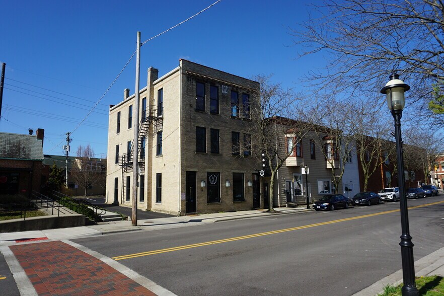 More Photos Of 19 E Waterloo St, Canal Winchester Storefront Retail Office For Lease