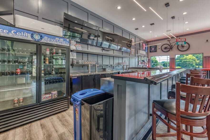 More Photos Of 640 E Maple St, Johnson City Bar For Sale