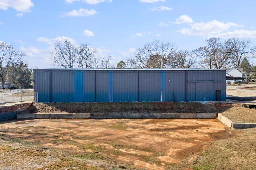 More Photos Of 207 N Kenneth St, Walhalla Warehouse For Lease