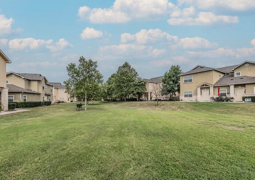 More Photos Of 1000 Diamond Dr, Boerne Apartments For Sale