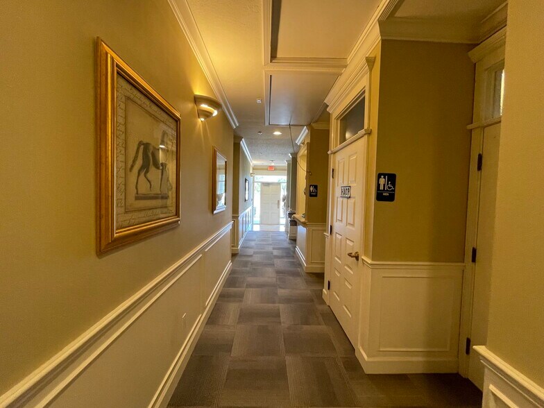 More Photos Of 8830 S Tamiami Trl, Sarasota Office For Lease