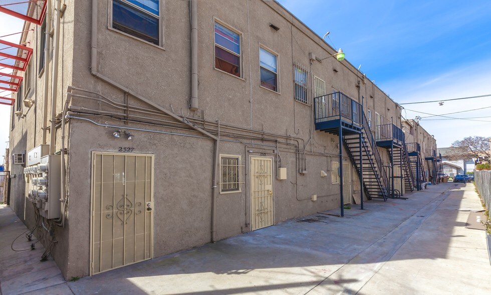 More Photos Of 2301-2327 E 7th St, Long Beach Storefront Retail Residential For Lease