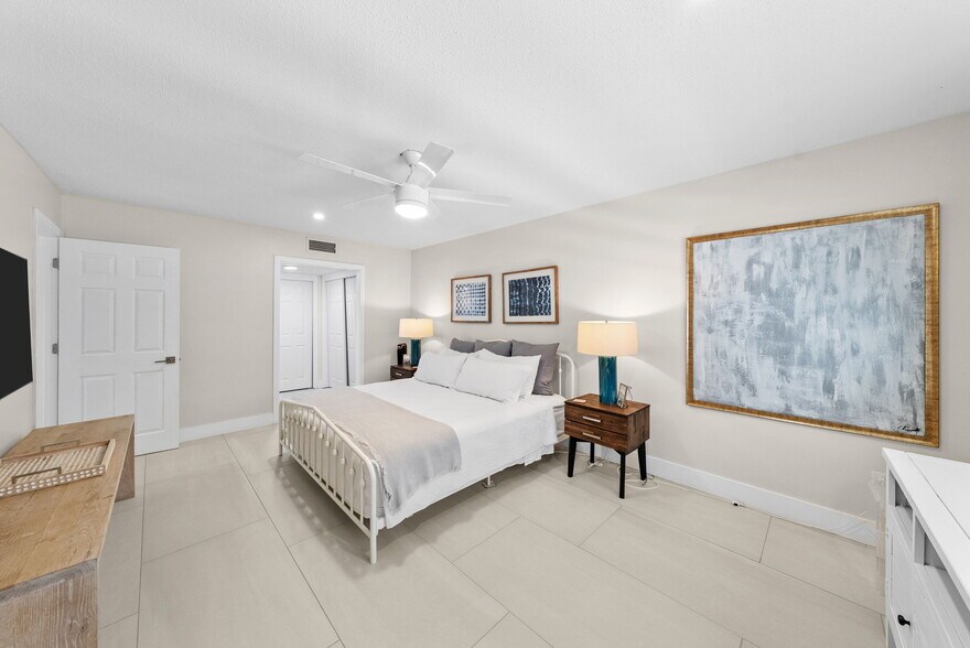 More Photos Of 439 Causeway Blvd, Dunedin Office For Sale