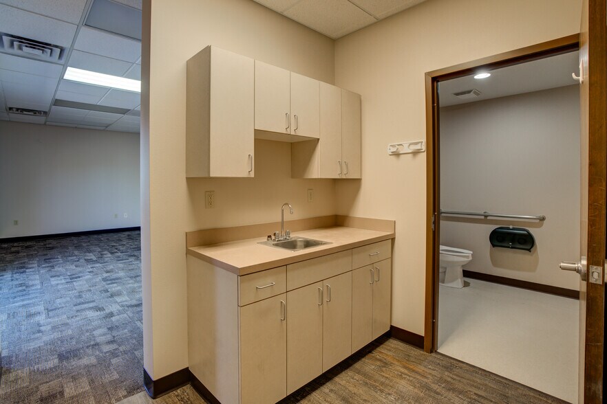 More Photos Of 5739 Observation Ct, Colorado Springs Warehouse For Lease