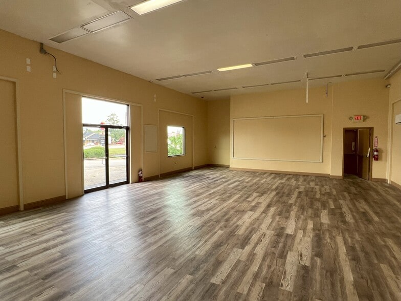 More Photos Of 11148 Tara Blvd, Hampton Auto Repair For Sale