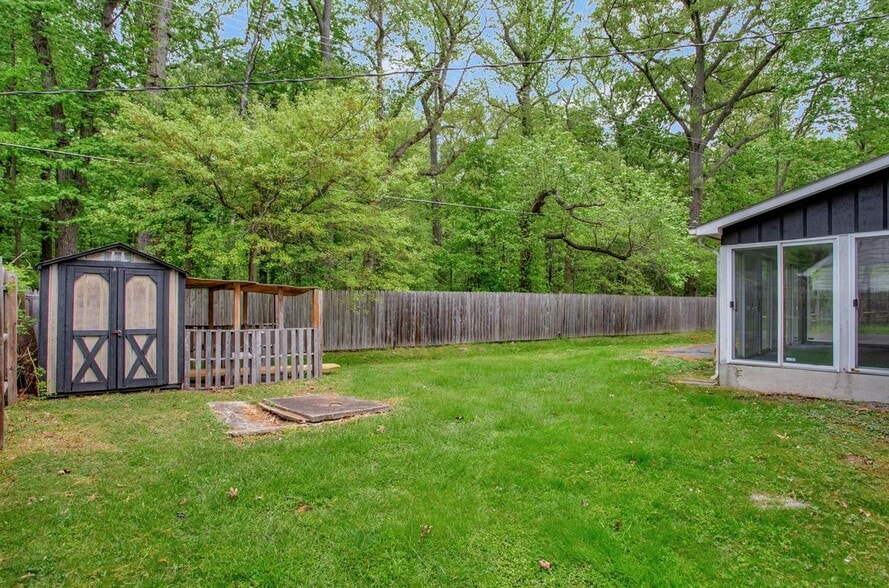 More Photos Of 6285 Shady Side Rd, Shady Side General Retail For Sale