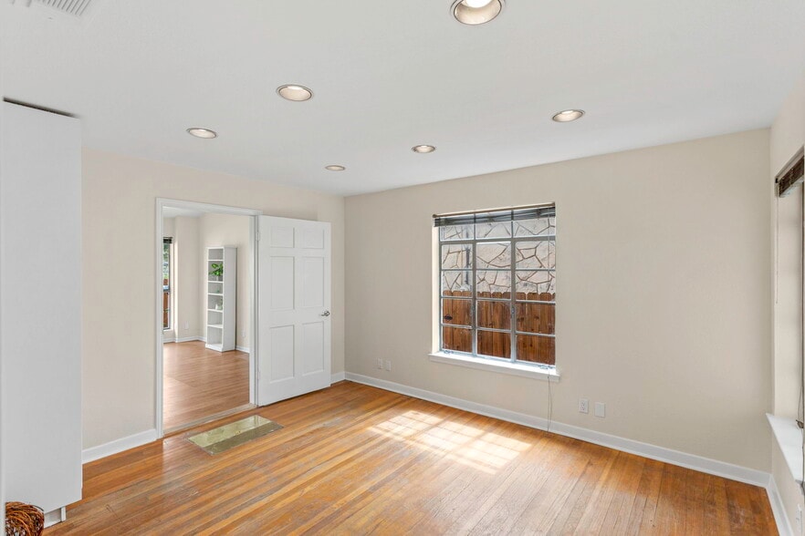 More Photos Of 5600 San Pedro Ave, San Antonio Office Residential For Sale