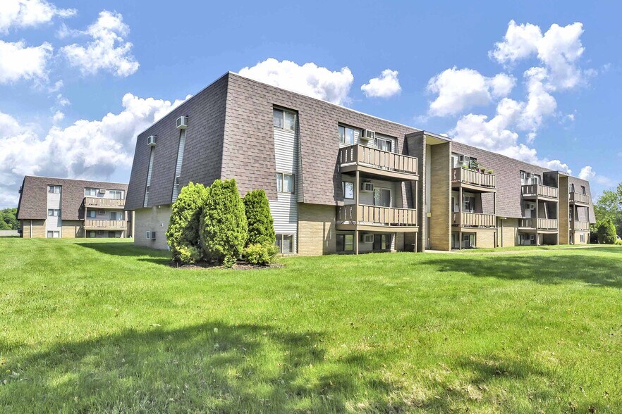 More Photos Of 2612 Pioneer Trl, Sandusky Apartments For Sale