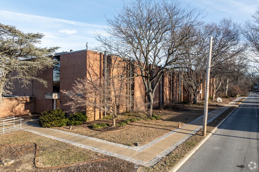 More Photos Of 500 S Ridgeway Ave, Glenolden Research And Development For Sale