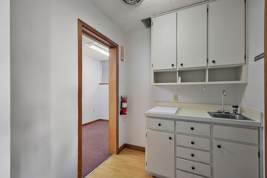 More Photos Of 708 Lee St, Leesburg Office For Sale