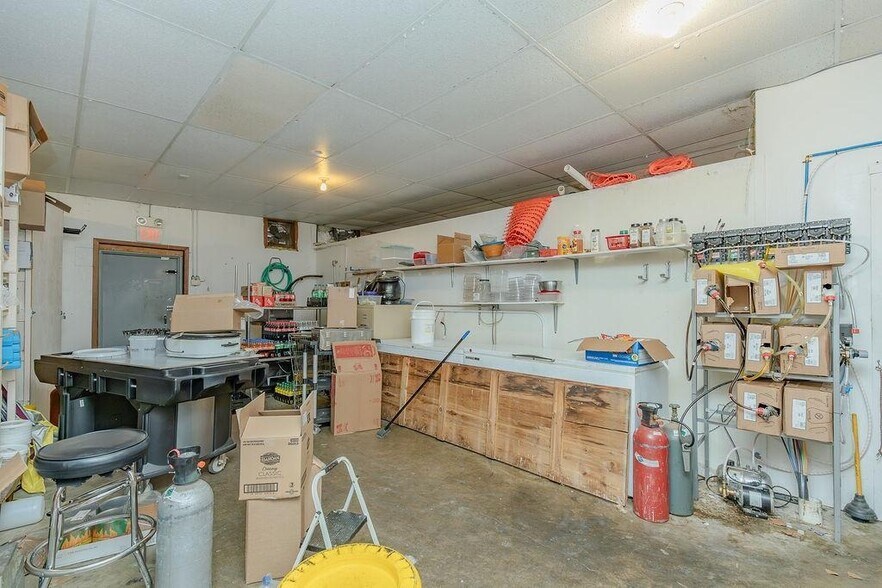 More Photos Of 100 E Jackson St, Okabena Restaurant For Sale