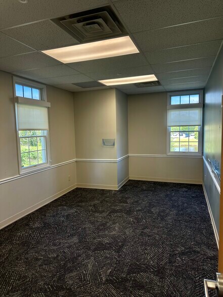 More Photos Of 1305 Corporate Dr, Hudson Medical For Lease