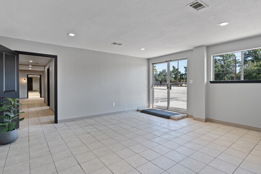 More Photos Of 1463 Brittmoore Rd, Houston Manufacturing For Sale