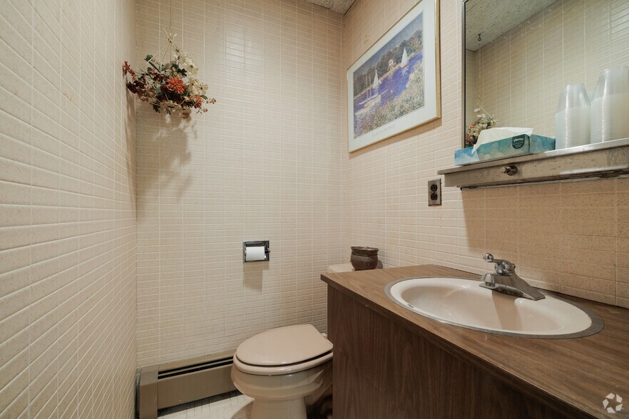 More Photos Of 185 Broadway, Hillsdale Medical For Sale