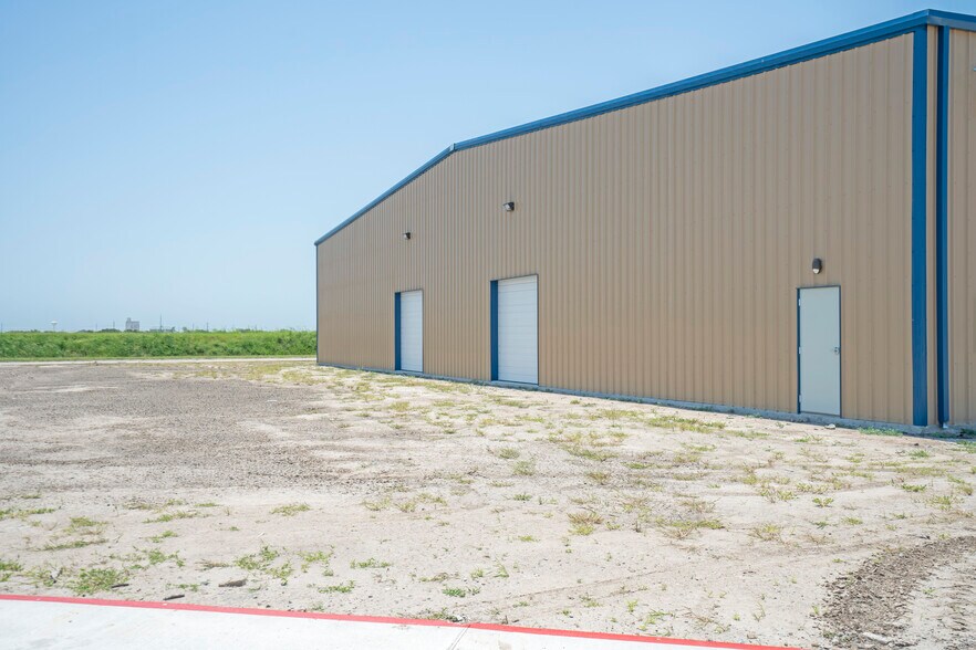 More Photos Of 5823 Millineum Drive, Harlingen Warehouse For Lease