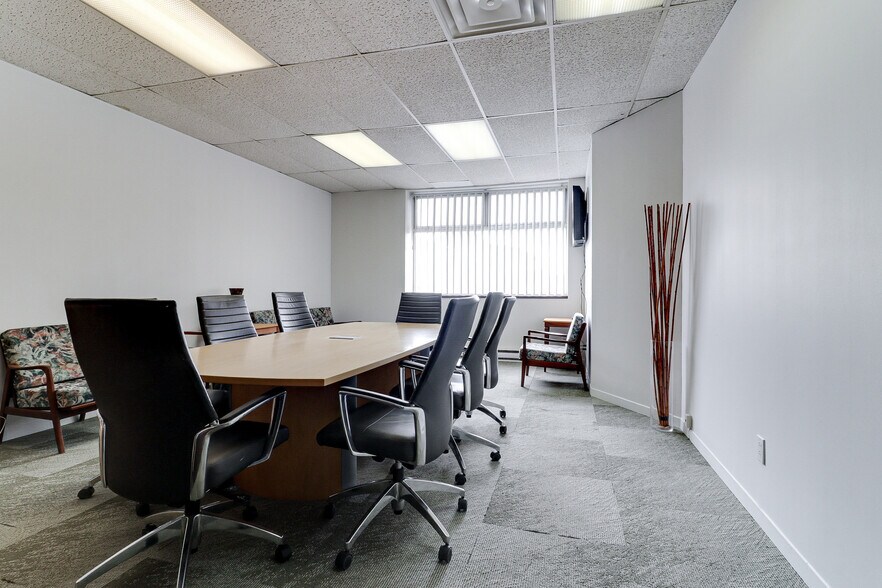 More Photos Of 10021 Av De London, Montréal Industrial For Sale