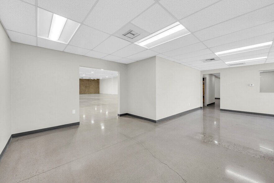 More Photos Of 42 W Boxelder Pl, Chandler Showroom For Lease