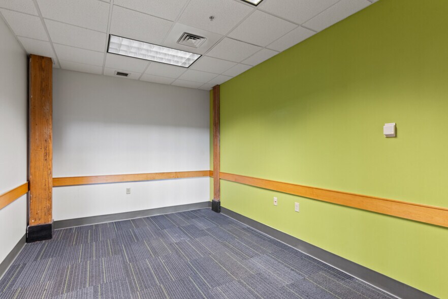 More Photos Of 140 Mill St, Lewiston Office Residential For Sale