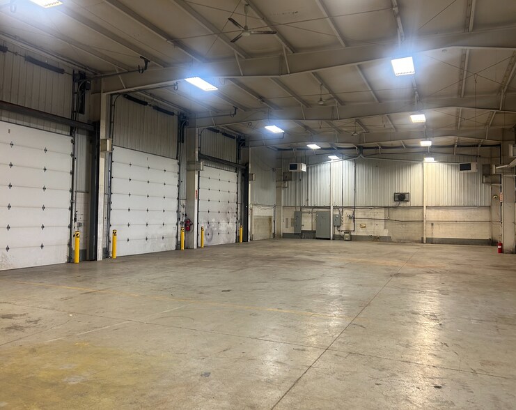 More Photos Of 5747 W Raymond St, Indianapolis Warehouse For Sale