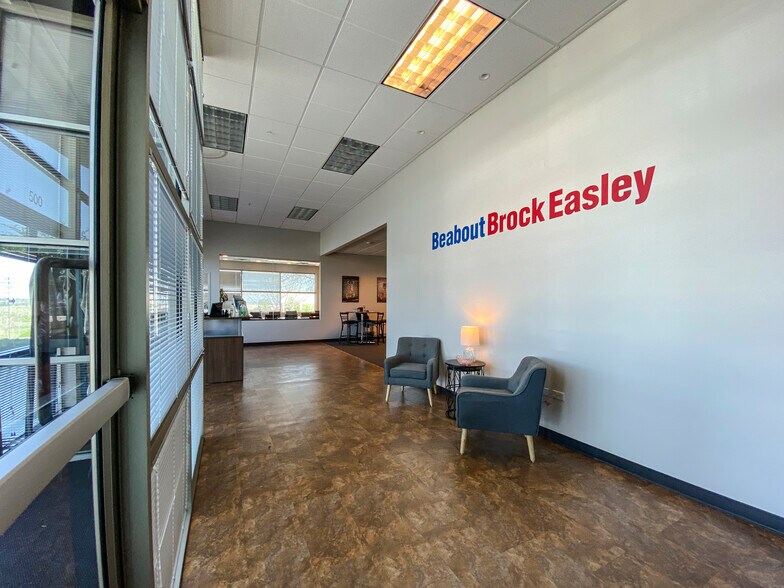 More Photos Of 8022 Southpark Cir, Littleton Flex For Sale