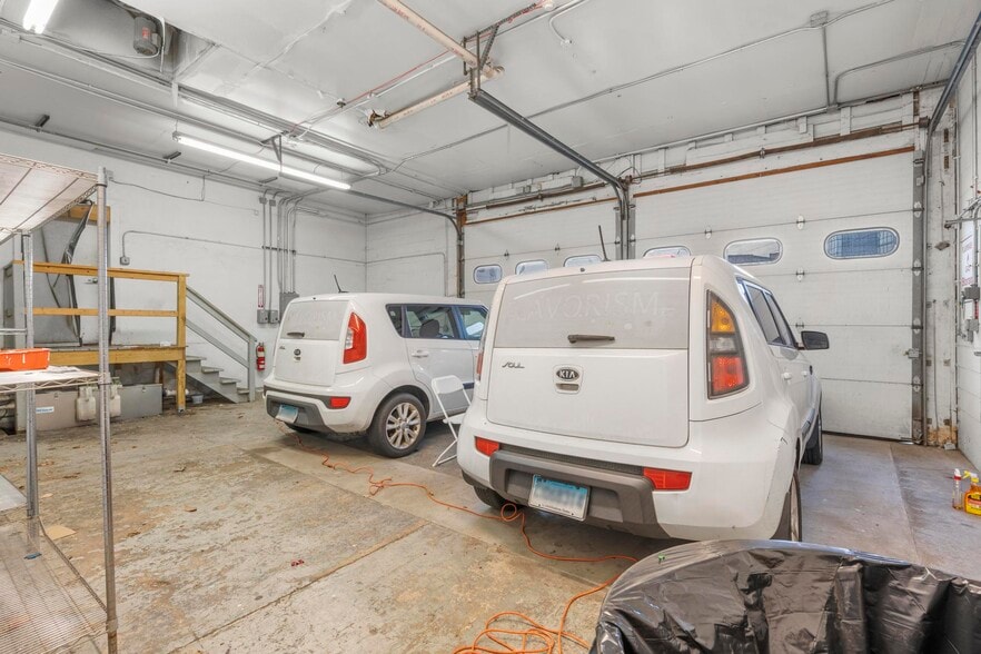 More Photos Of 207 Greenwich Ave, Stamford Showroom For Sale