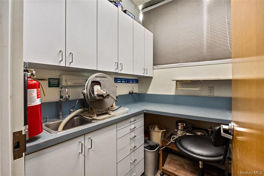 More Photos Of 1171 Old Country Rd, Plainview Medical For Sale