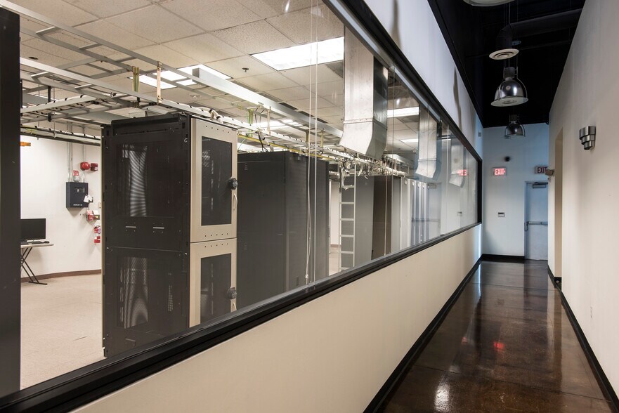 More Photos Of 14647 S 50th St, Phoenix Unknown For Lease