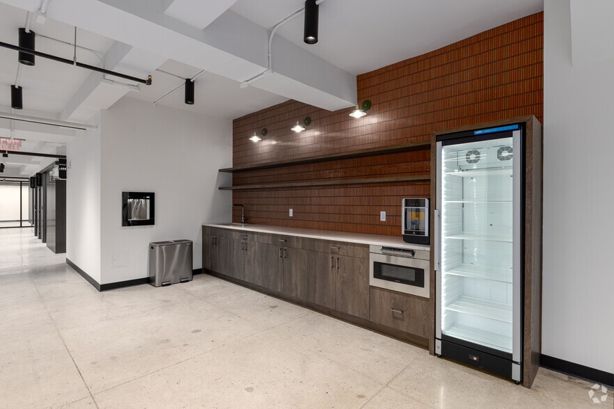 More Photos Of 225 Broadway, New York Office For Lease