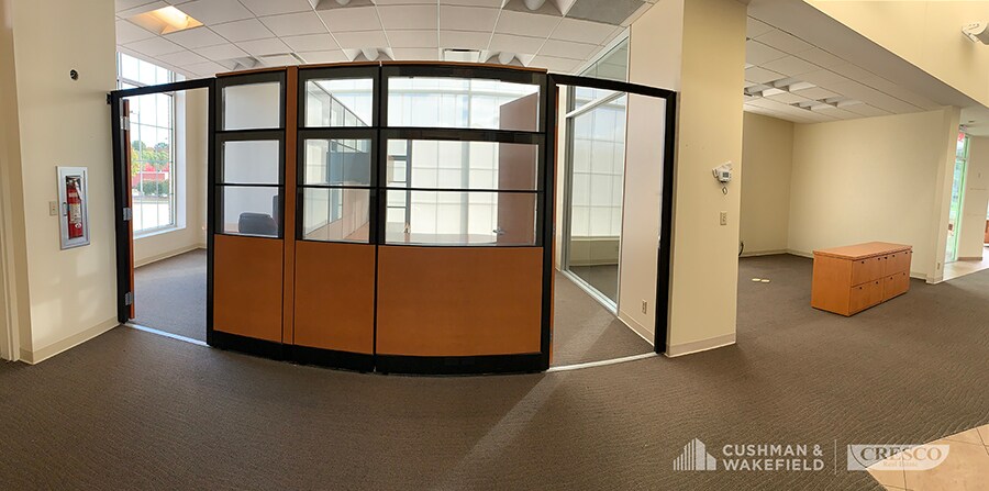 More Photos Of 1011 E Aurora Rd, Macedonia Storefront Retail Office For Lease