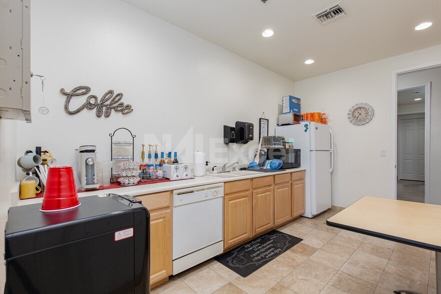 More Photos Of 220 Commerce Park Ct, North Las Vegas Manufacturing For Sale