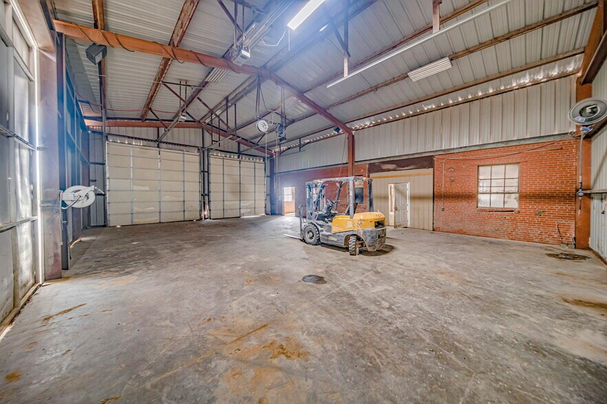More Photos Of 2419 W Murphy St, Odessa Truck Terminal For Sale