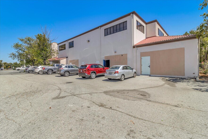 More Photos Of 260 Main St, Redwood City Loft Creative Space For Sale