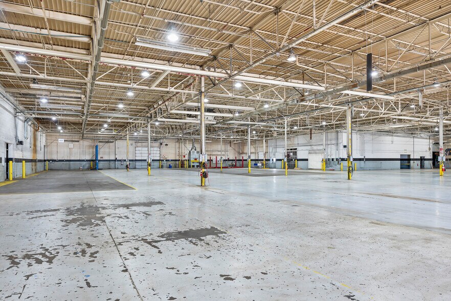 More Photos Of 2727 S Beech Daly Rd, Dearborn Heights Warehouse For Lease