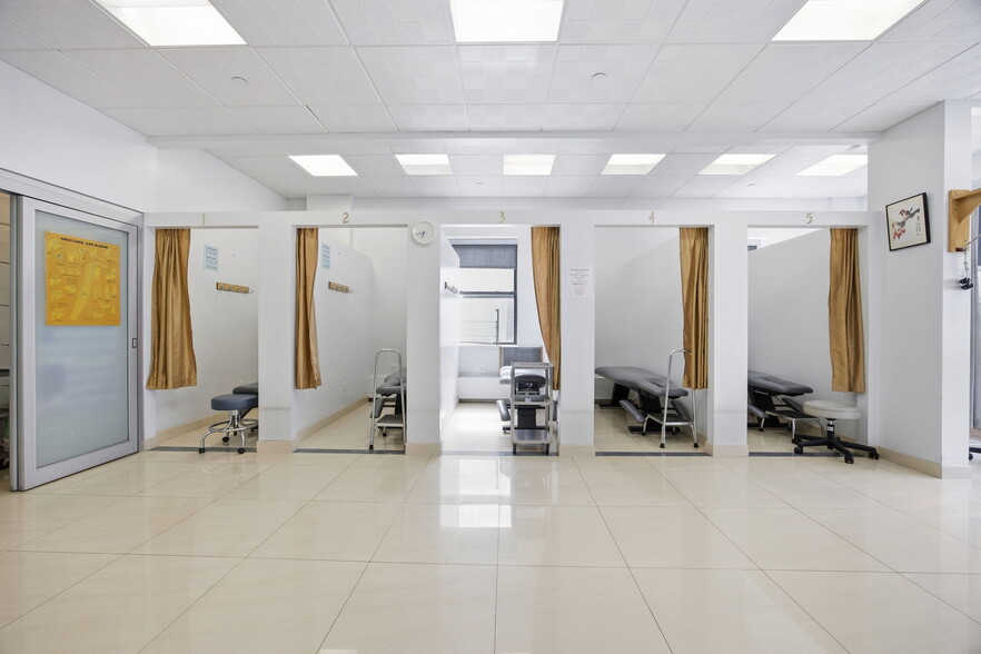 More Photos Of 139 Centre St, New York Medical For Sale