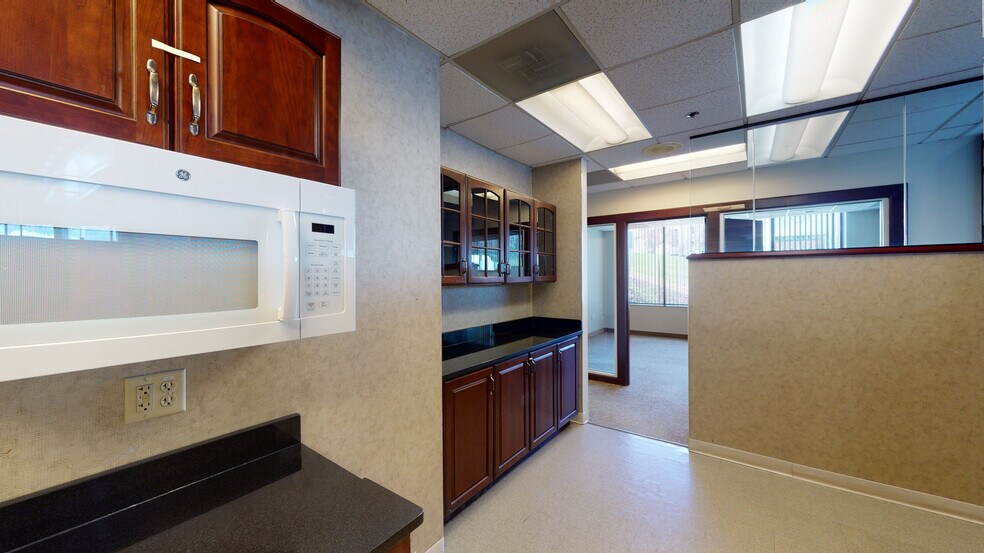 More Photos Of 6 Park Ave, Worcester Office For Lease